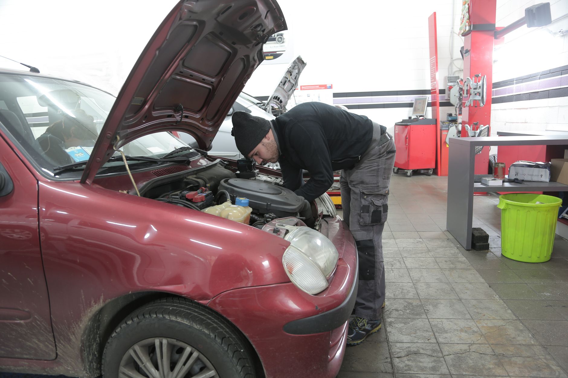 Réparation voiture équipe à Reims